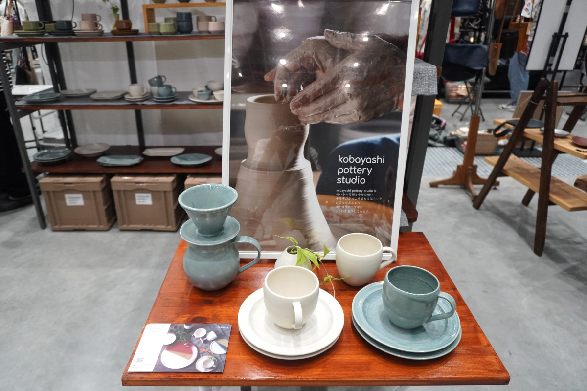 「kobayashi pottery studio」のブース