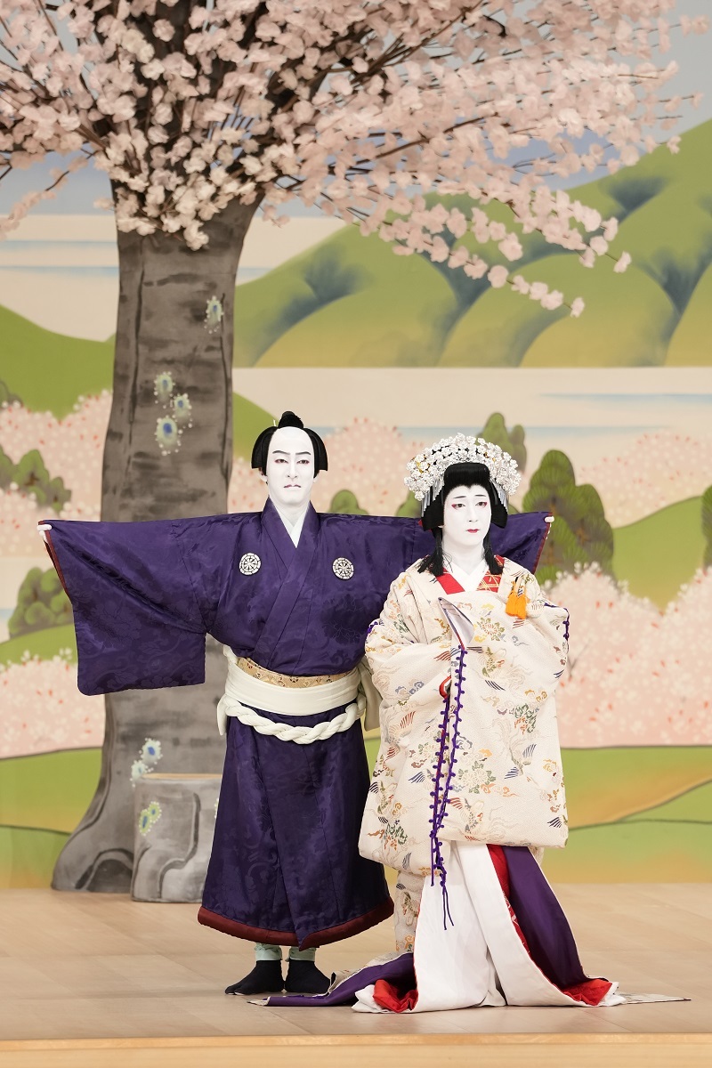 第三部『義経千本桜』「吉野山」（左より）忠信実は源九郎狐＝尾上右近、静御前＝中村米吉 ／(C)松竹