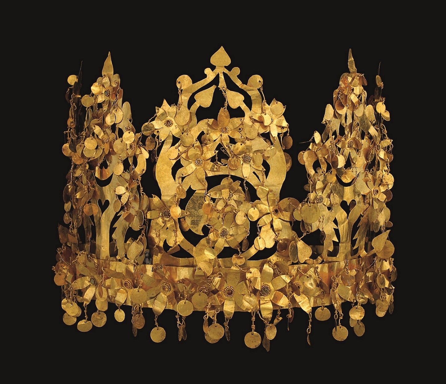 「冠」 1世紀 ティリヤ・テペ出土、素材：金・トルコ石 所蔵元：アフガニスタン国立博物館蔵