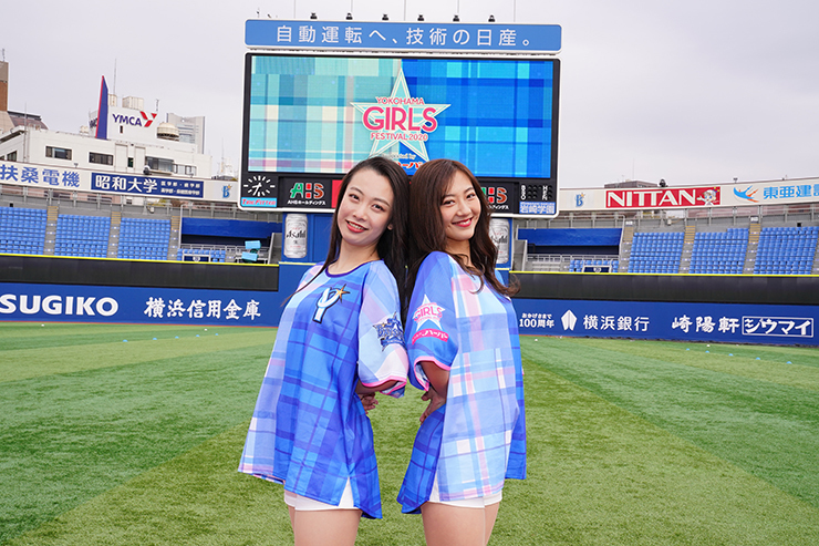 チケット購入者に入場時渡される「女性限定スペシャルユニフォーム」 (c)YDB