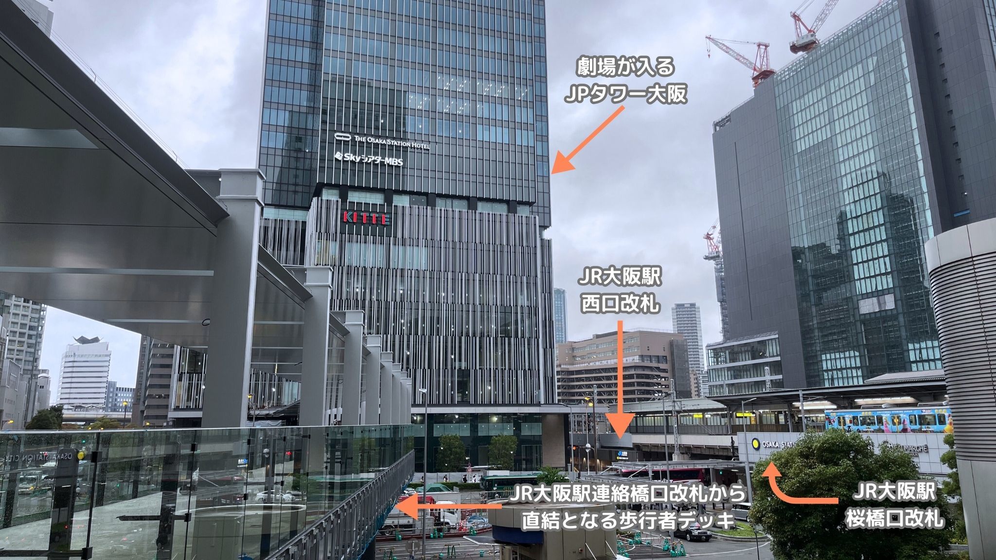 ＪＰタワー大阪とＪＲ大阪駅（2023年6月撮影）