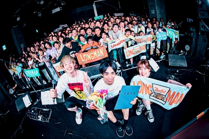LONGMAN、地元愛媛・松山でドラマーほりほり卒業ライブ開催ーー泣かしにではなくカマしにきた夜、それでも流れる涙に感動した第2章の始まりに