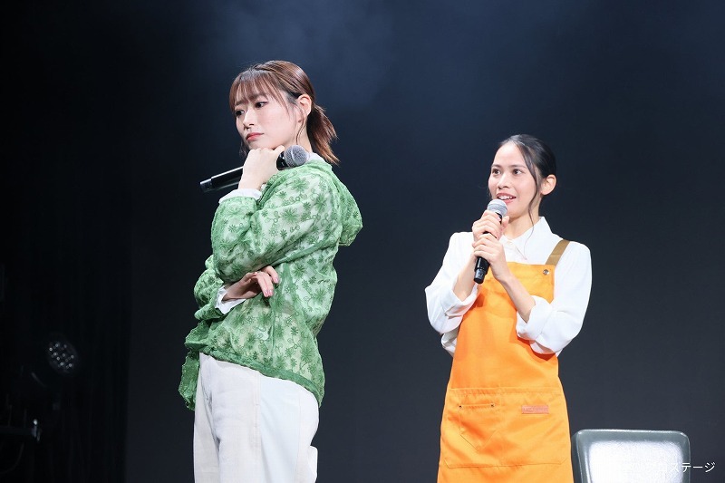 左から）白椿 蒼役：屋比久知奈、白椿 紅役：唯月ふうか