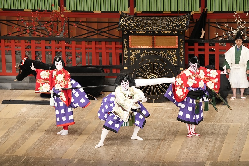 夜の部『車引』（左より）桜丸＝中村錦之助、松王丸＝中村芝翫、梅王丸＝尾上松緑 ／(C)松竹
