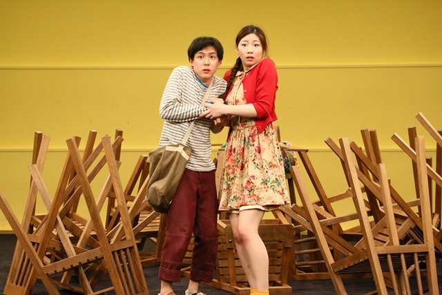 「グレーテルとヘンゼル」稽古場写真（左から小日向星一、土居志央梨）