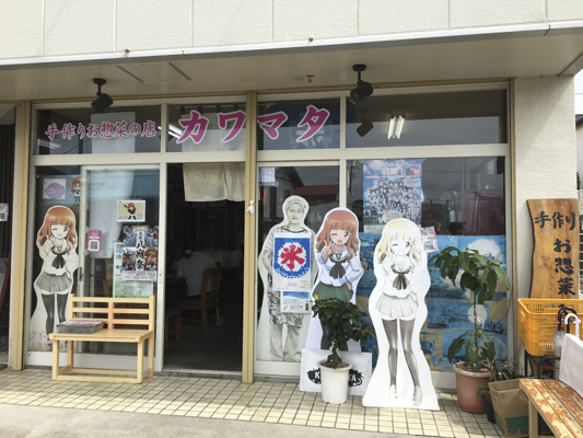 商店やお店の店頭にはキャラクターの立て看板を多く見ることができる