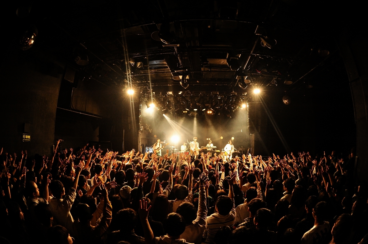 LILI LIMIT Photo by Photo by MASANORI FUJIKAWA