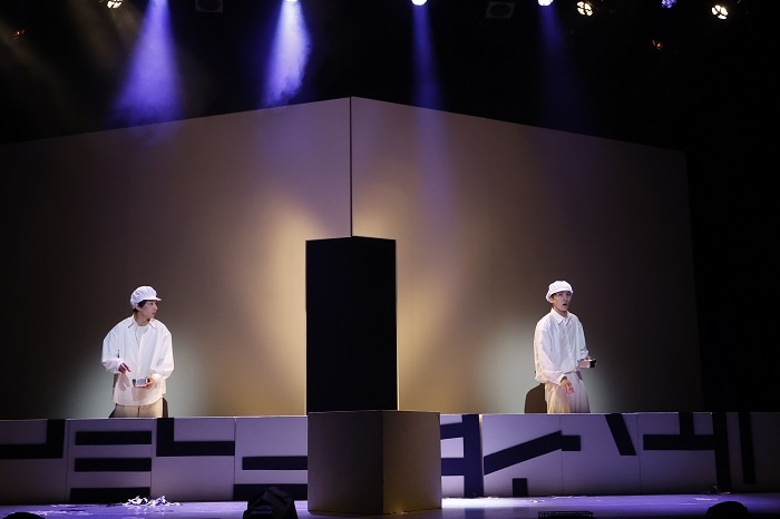 言式（げんしき）『解なし』舞台写真 　　　（C)言式　カメラマン：小境勝巳