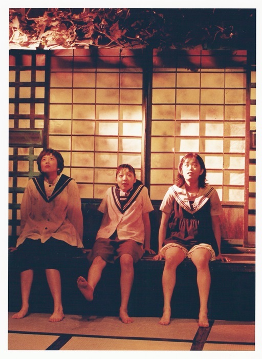少年王者舘『御姉妹（再演）』（1997年）。演出は劇団員のバルボアが担当した ［撮影］戸村登