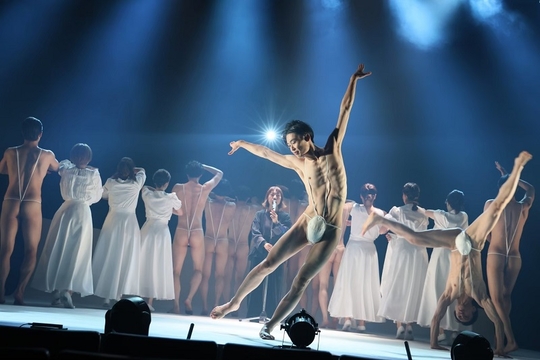 劇団鹿殺し、ショルダーパッズで海外公演に挑戦