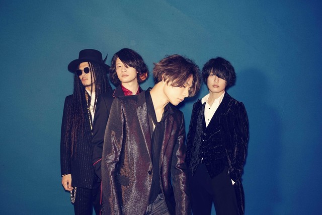 [ALEXANDROS]。左から庄村聡泰（Dr）、磯部寛之（B, Cho）、川上洋平（Vo, G）、白井眞輝（G）。