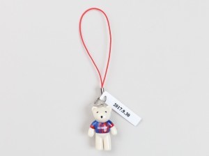 今年は「オフホワイト」のFC東京特製のベアストラップをプレゼント