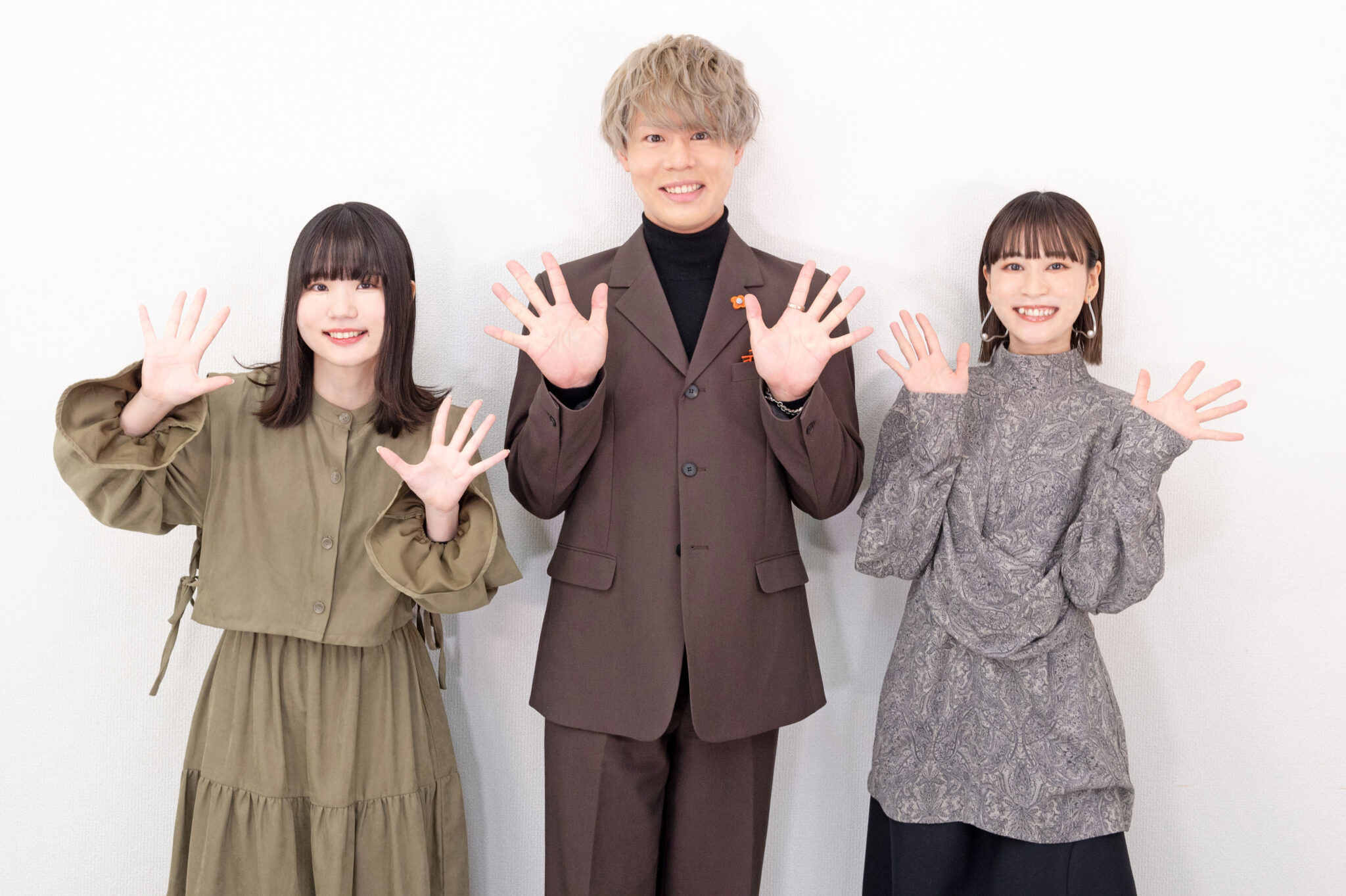 左から稗田寧々、 神尾晋一郎、 本泉莉奈