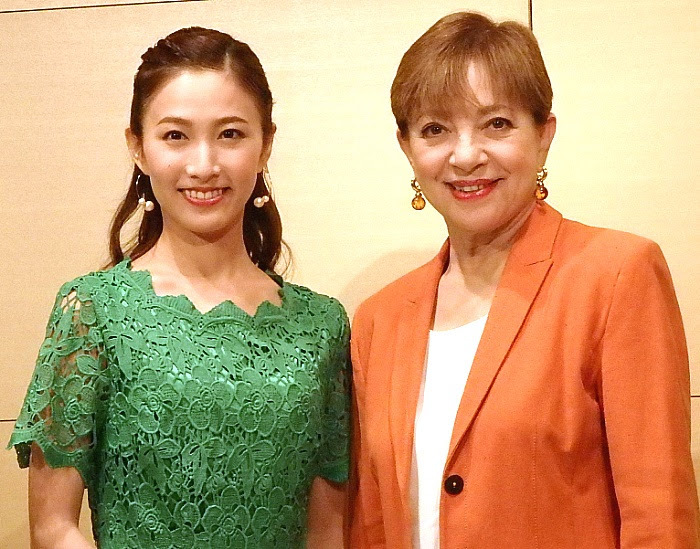 右から、鳳蘭、実咲凜音