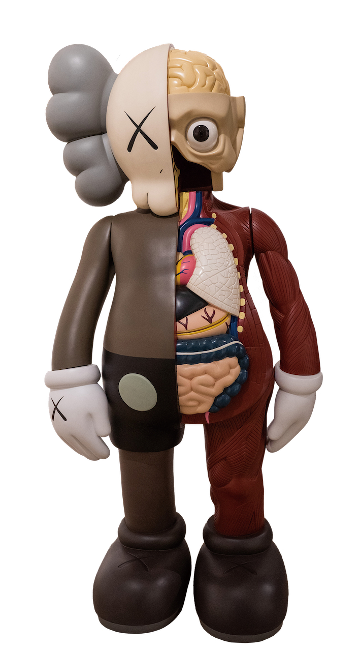 陽気なミッキーマウスに対するアンチヒーローとも見れる、KAWS「4ft Companion [Dissected Brown]」 2009年 Photo by