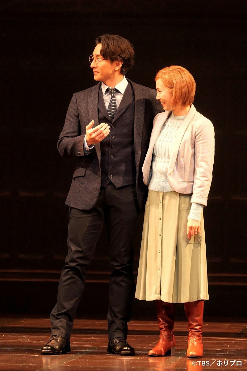 左より）ハリー・ポッター：大貫勇輔、ジニー・ポッター：安藤聖（撮影：渡部孝弘）