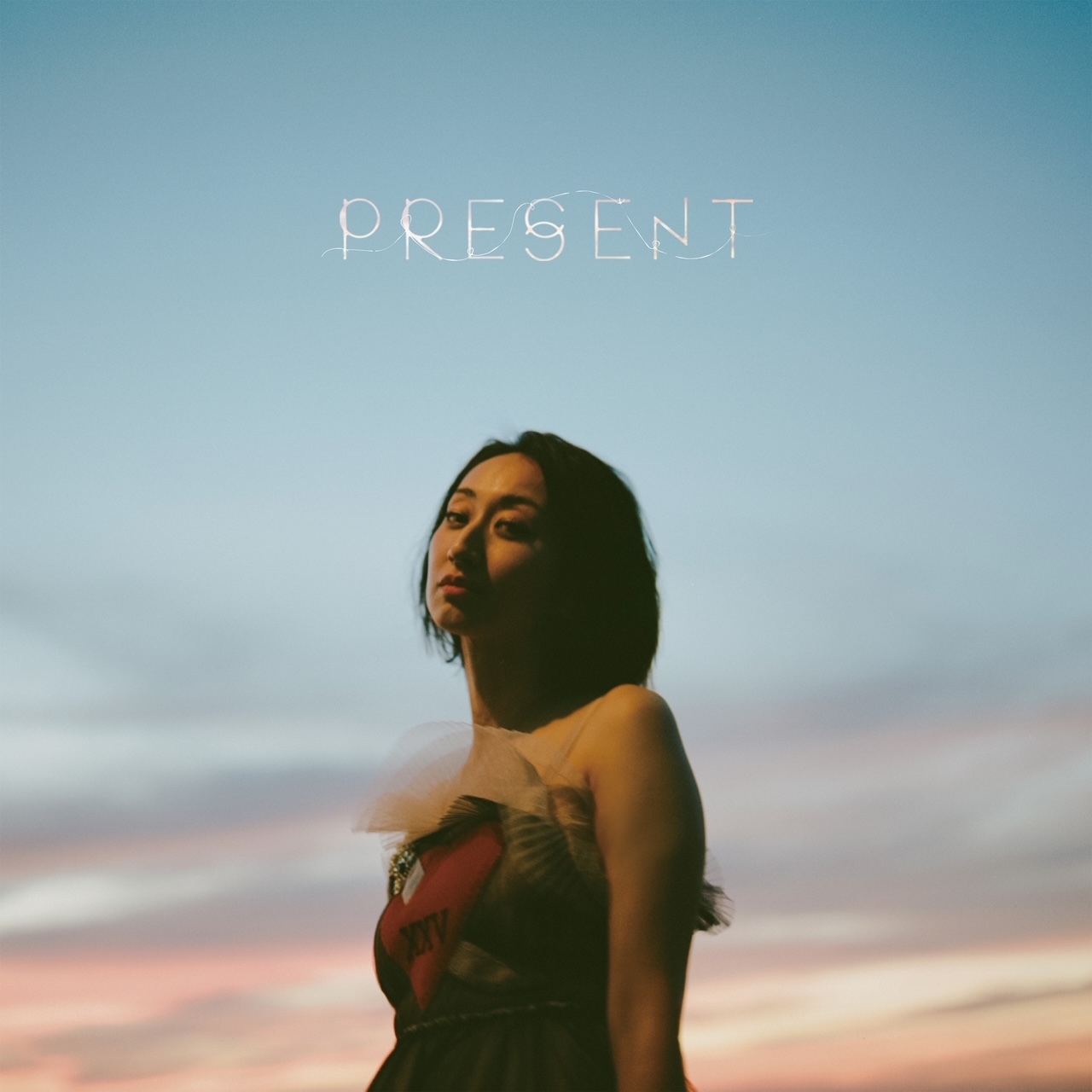 『PRESENT』初回限定盤ジャケット