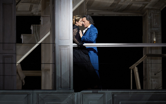 Malin Bystrom as Donna Anna and Erwin Schrott as Don Giovanni in Don Giovanni