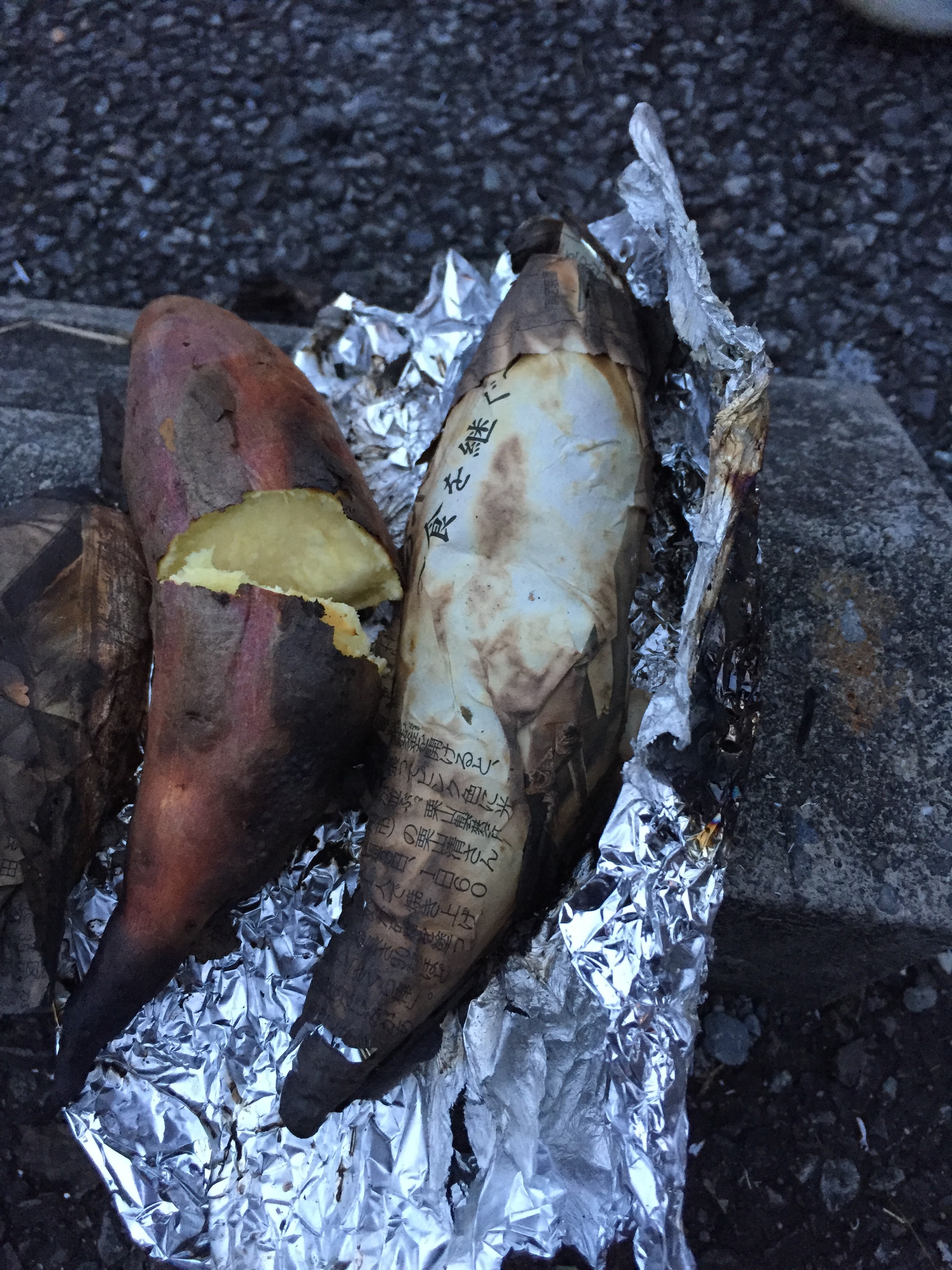 焚き火で焼き芋もできます