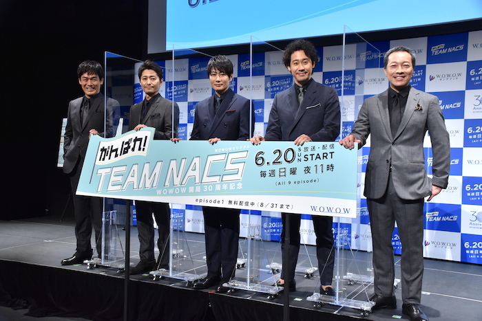 TEAM NACSのメンバーである森崎博之、安田顕、戸次重幸、大泉洋、音尾琢真（左から）