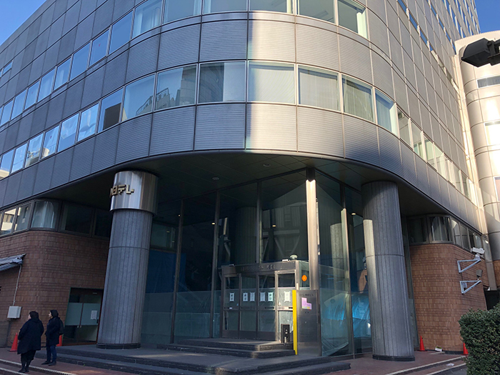 「日テレ麹町ビル」正面玄関はすでに封鎖されていた