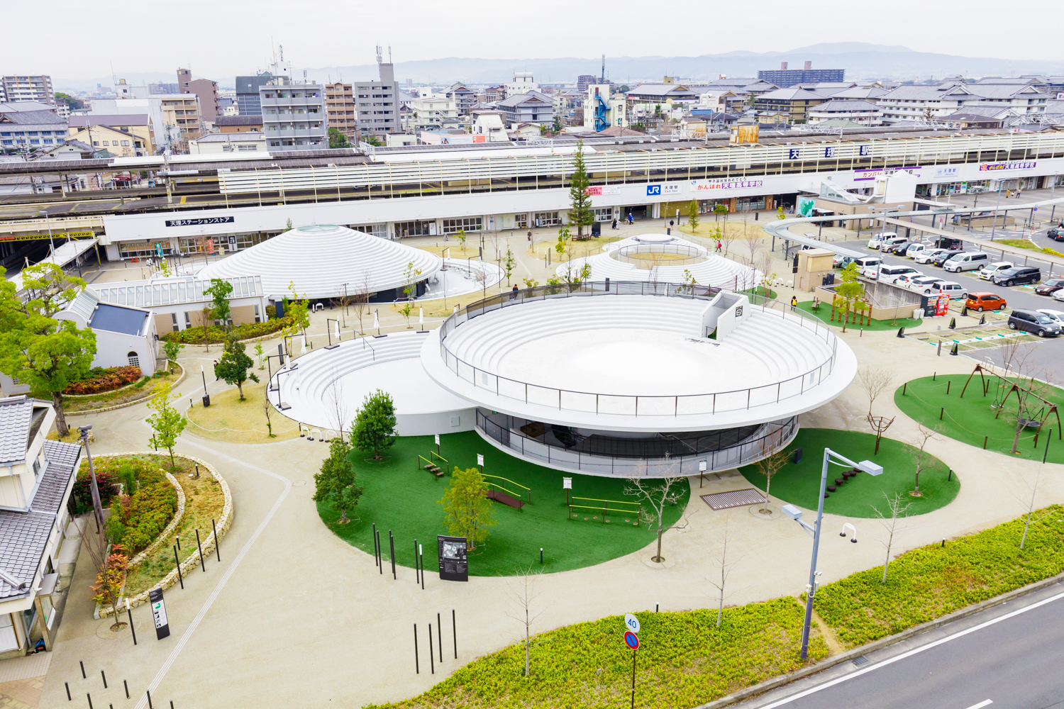 天理駅前広場 CoFuFun