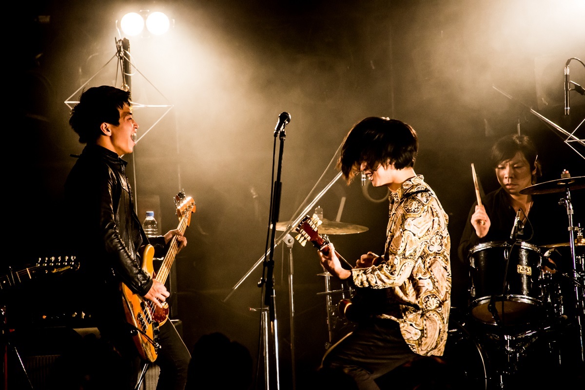 LAMP IN TERREN (c)浜野カズシ