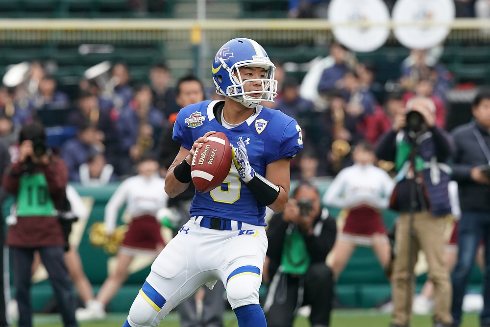 関西学院大学のQB奥野耕世が。チャック・ミルズ杯（年間最優秀選手賞）と大会最優秀選手に選ばれた