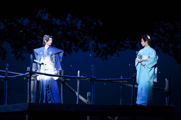 バランスに優れた二本立て 宝塚雪組公演『星逢一夜』『La