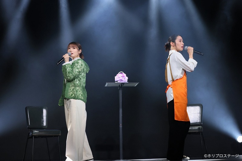 左から）白椿 紅役：唯月ふうか、白椿 蒼役：屋比久知奈