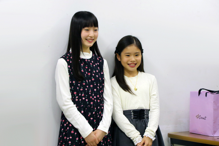 2017年アニーの（左から）会 百花・野村 里桜も見学