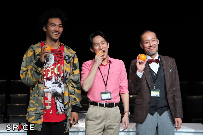舞台『BLUE/ORANGE』囲み取材 左から章平、成河、千葉哲也