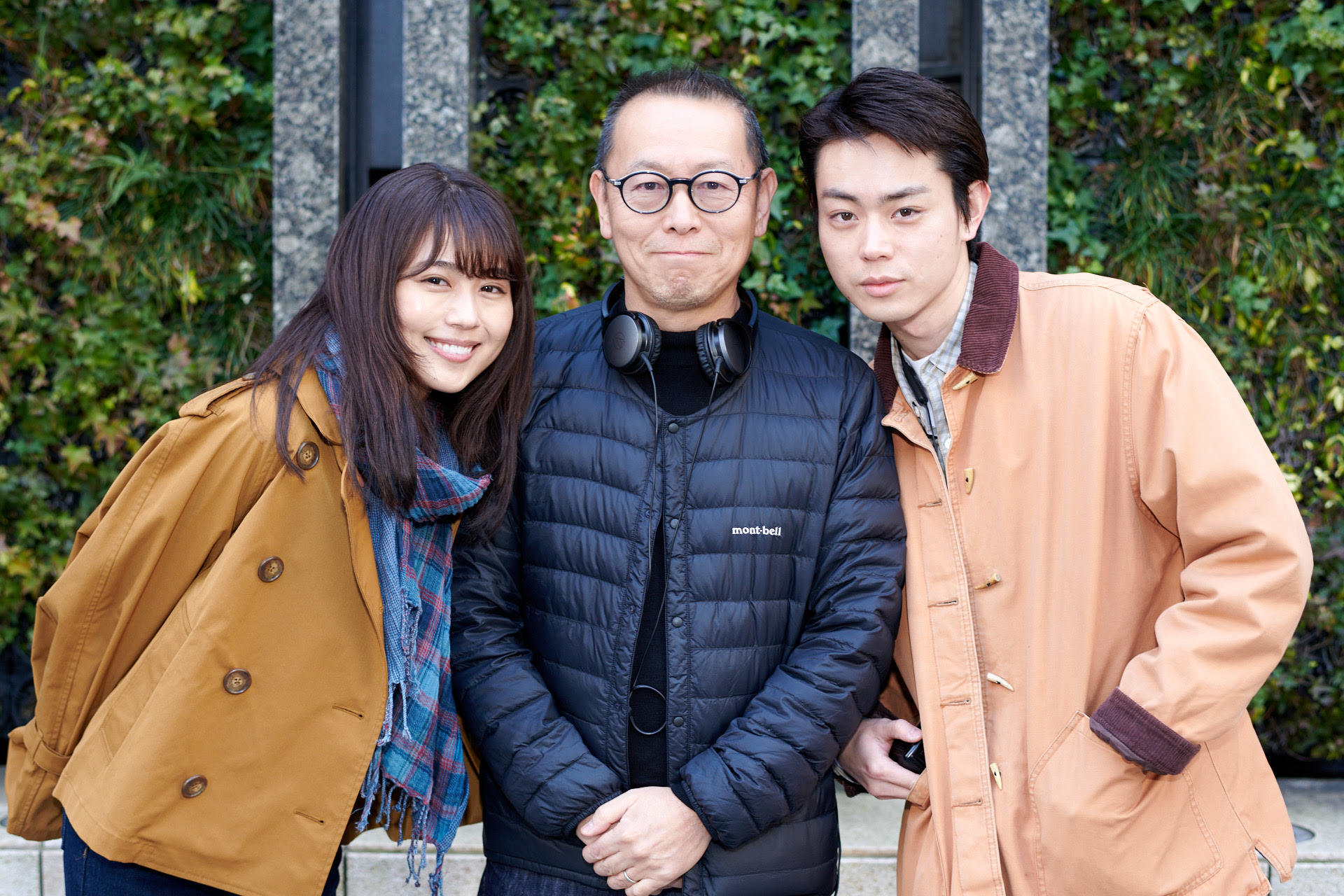 左から、有村架純、土井裕泰監督、菅田将暉 （C）2021『花束みたいな恋をした』製作委員会