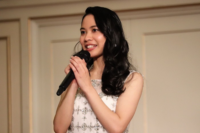 屋比久知奈
