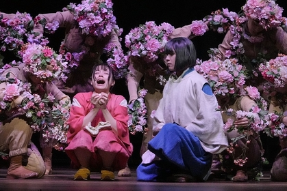 舞台『千と千尋の神隠し』上海公演が開幕　舞台写真＆初日カーテンコール写真が公開