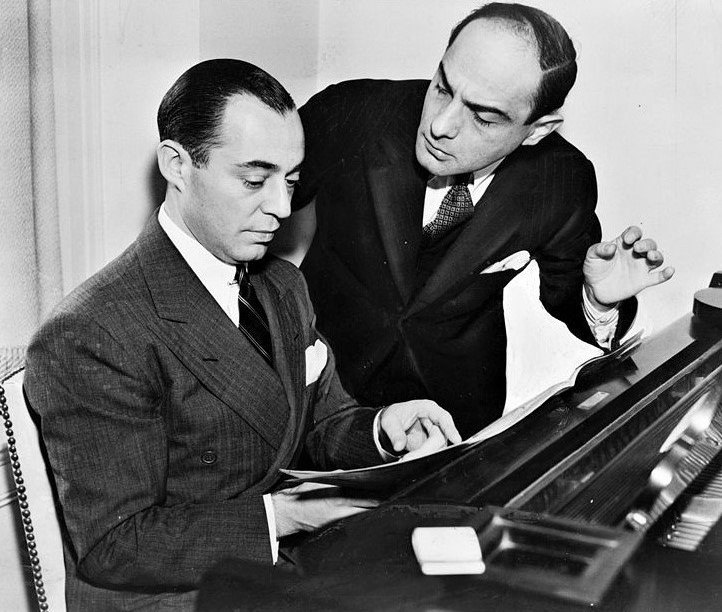 作曲家リチャード・ロジャーズ（左）と作詞家ロレンツ・ハート