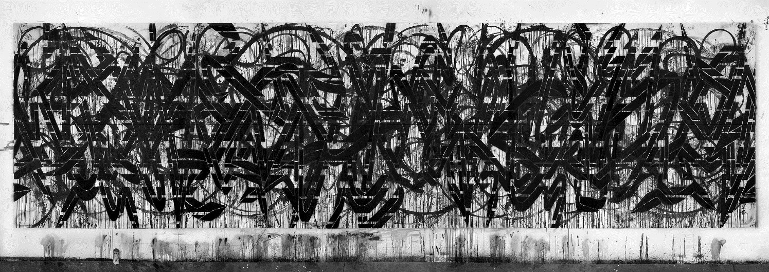 大山エンリコイサム《FFIGURATI #207》2018 エアブラシ、 アクリル性エアロゾル塗料、 ラテックス塗料、 墨／カンヴァス（アルミニウムストレッチャーにマウント）　244×914 cm　Artwork  (C) Enrico Isamu Ōyama　Photo (C) Go Sugimoto