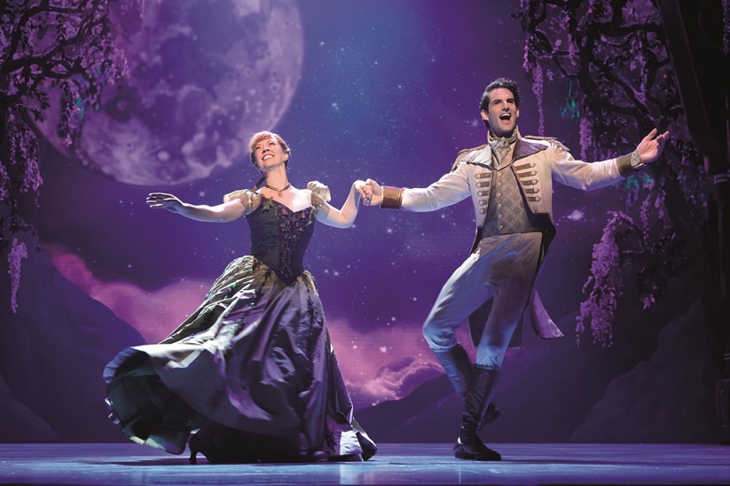 Patti Murin (Anna) and John Riddle (Hans) in FROZEN. Photo by Deen van Meer　©Disney　海外公演より