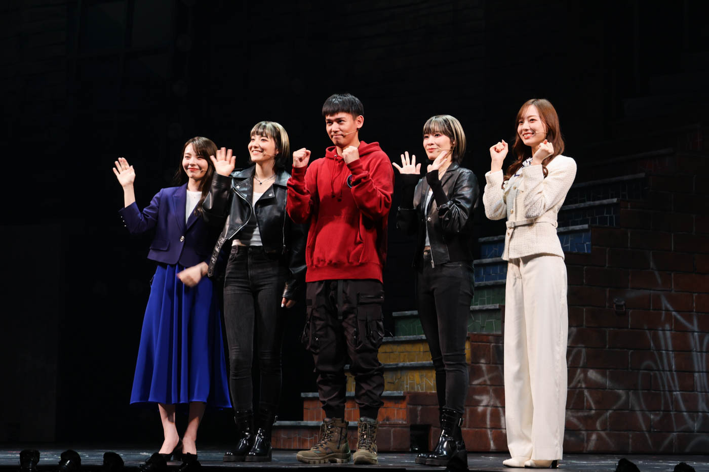 （左から）川口ゆりな、sara、小瀧 望、和希そら、梅澤美波