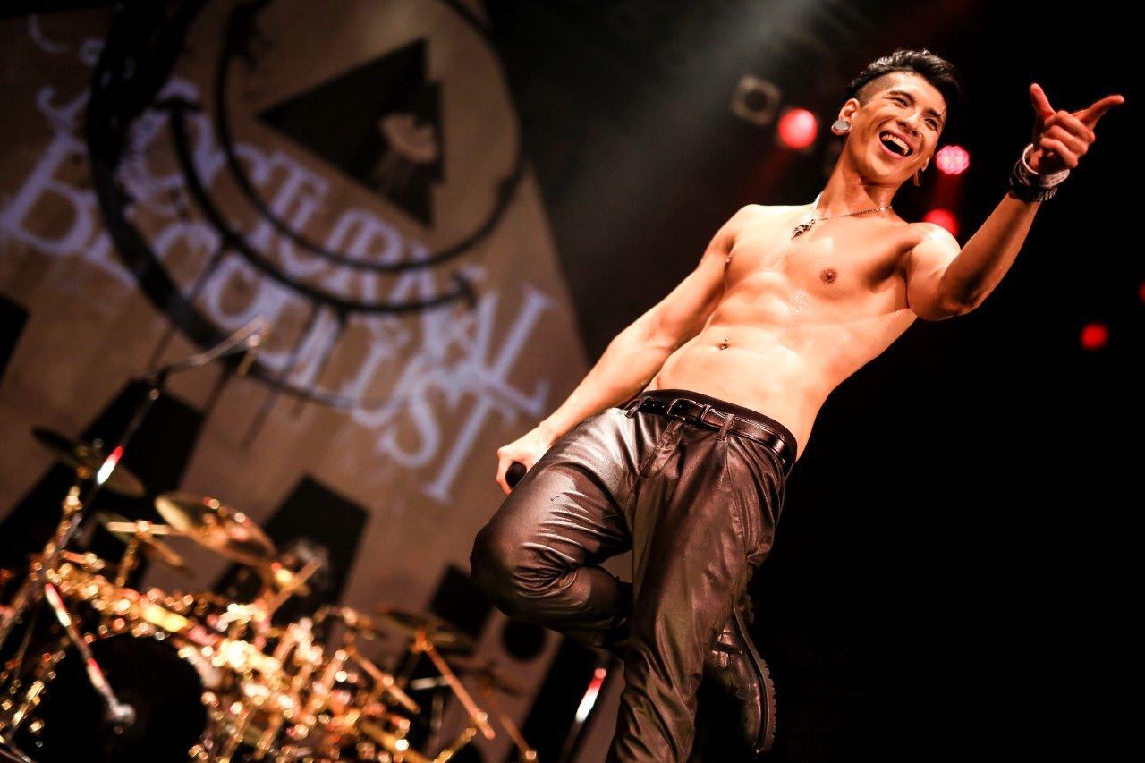 NOCTURNAL BLOODLUST／尋 撮影＝西槇太一