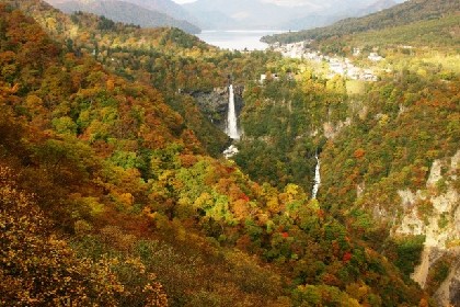 湖畔の紅葉、奥日光へ！名勝とともに優雅な時間