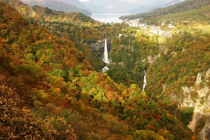 湖畔の紅葉、奥日光へ！名勝とともに優雅な時間