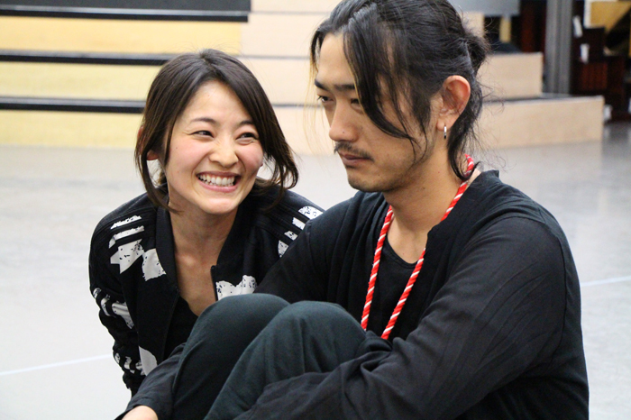 (左から)佃井皆美、谷口賢志