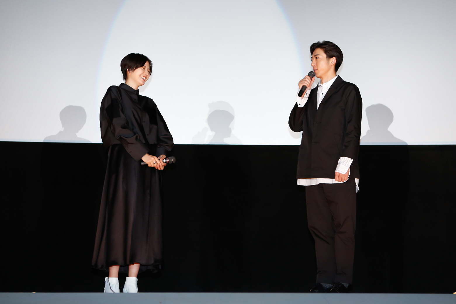 左：長澤まさみ 右：高橋一生