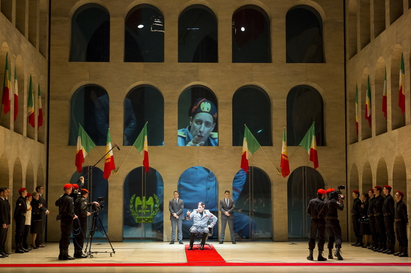 Mika Kares (Claudio), Ensemble, Statisten Agrippina 2015/16 © Werner Kmetitsch（公式サイトより引用）