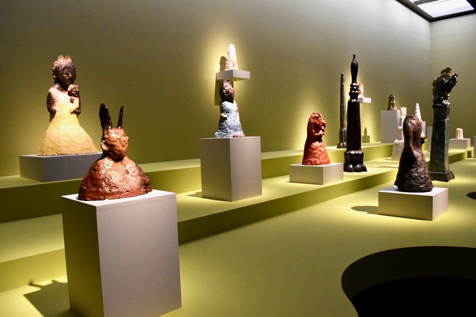 『イケムラレイコ 土と星 Our Planet』展 2019年 国立新美術館展示風景