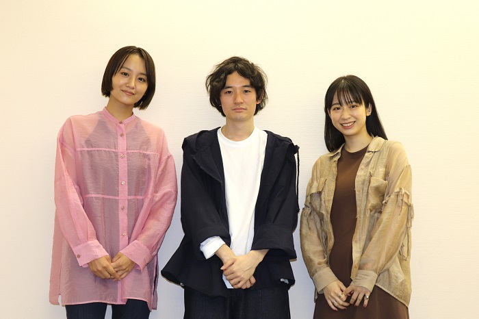 劇団papercraft 第6回公演『Momotaro』　左から真下玲奈、海路、堀口紗奈