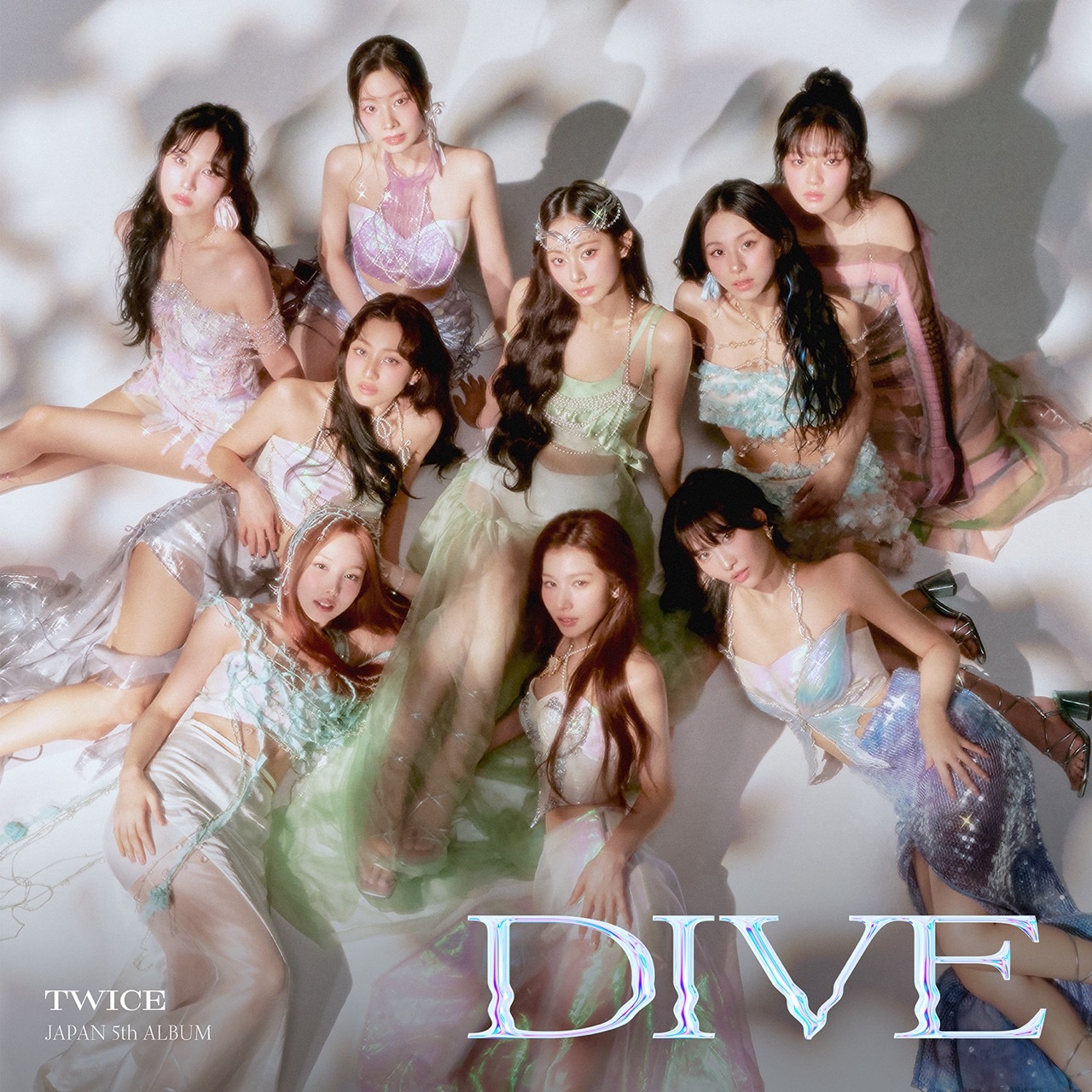 TWICE、日本5枚目のアルバム『DIVE』のジャケット写真を公開 透き通る水の中で輝く夏らしいビジュアルに | SPICE - エンタメ特化 ...