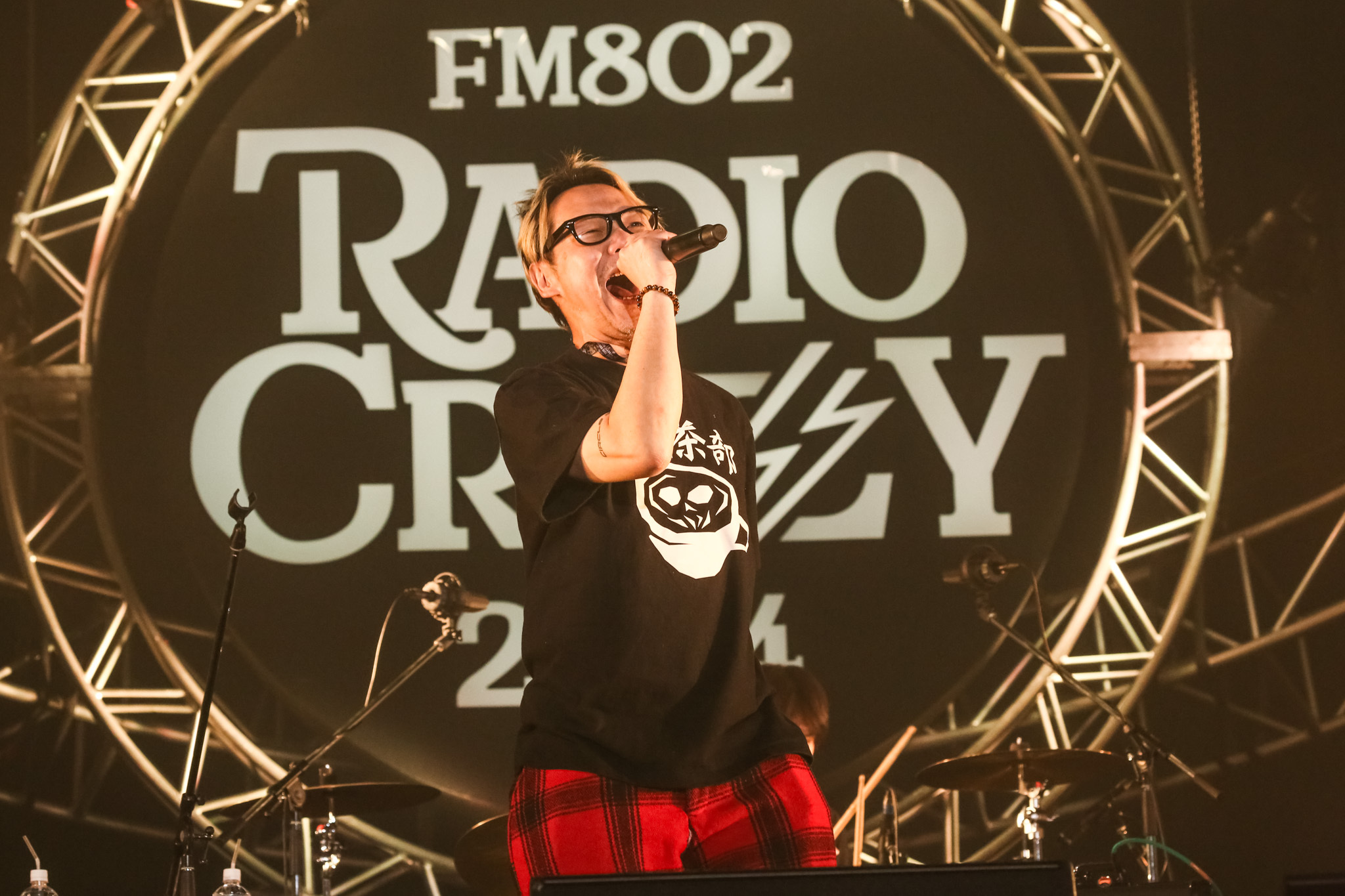 FM802 MAKE THE MUSIC FREAKS PLAY LIST