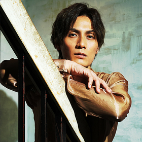 加藤和樹、“宝箱”のような時間を届けるCottonClubでのライブが決定＆「2024年カレンダー」の表紙と先行ビジュアルが解禁